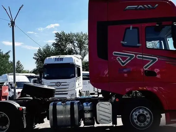 Седельный тягач FAW J7 2024 года новый фото 6