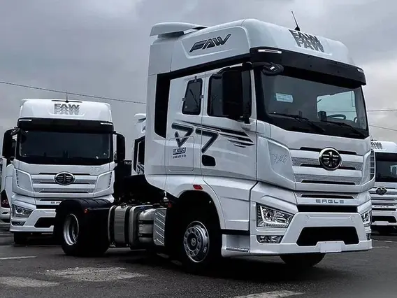 Седельный тягач FAW J7 2023 года новый фото 2