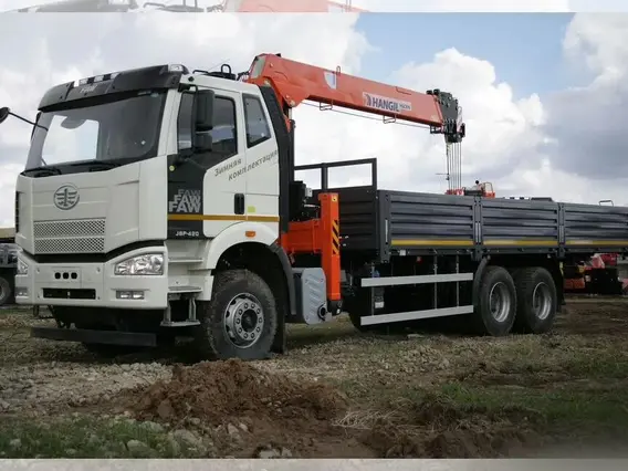 Бортовой грузовик FAW J6 СА3250 с КМУ HANGIL SV, 2025 2025 года новый