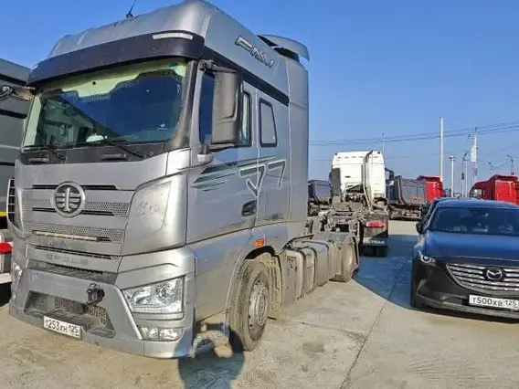 Седельный тягач FAW J7 2023 года б/у