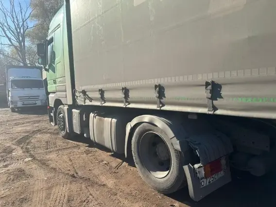 Седельный тягач Mercedes-Benz Actros 2017 года б/у фото 5