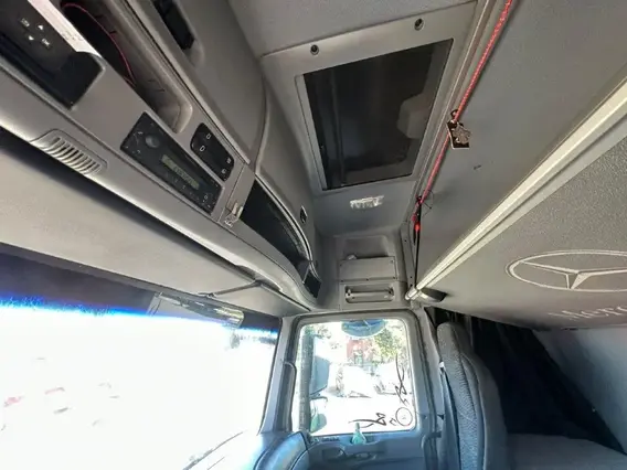 Седельный тягач Mercedes-Benz Actros 2017 года б/у фото 9