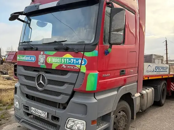 Седельный тягач Mercedes-Benz Actros 2017 года б/у фото 3