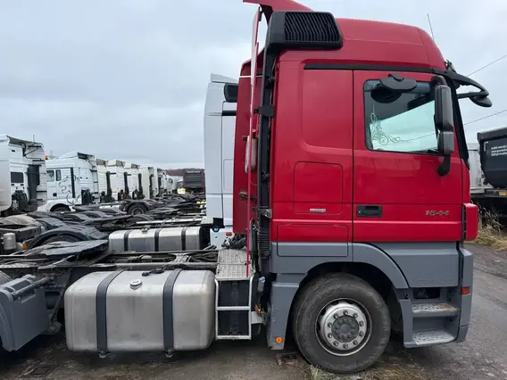 Седельный тягач Mercedes-Benz Actros 2017 года б/у фото 3