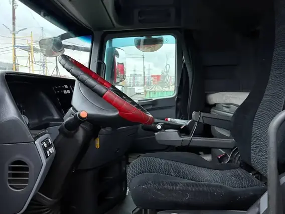 Седельный тягач Mercedes-Benz Actros 2017 года б/у фото 8