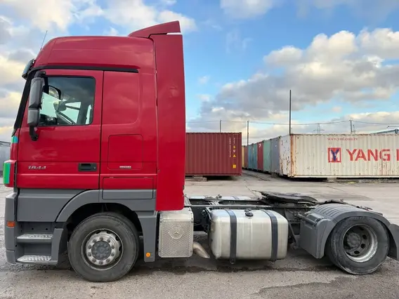 Седельный тягач Mercedes-Benz Actros 2017 года б/у фото 4