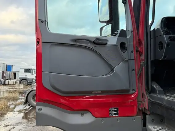 Седельный тягач Mercedes-Benz Actros 2017 года б/у фото 9