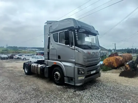 Седельный тягач FAW JH6 2023 года б/у
