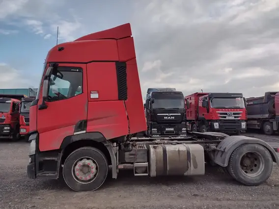 Седельный тягач Renault T-Series 2017 года б/у фото 4