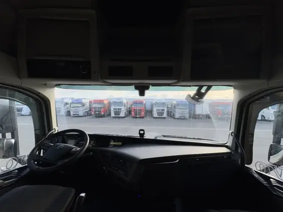 Седельный тягач Volvo FH 2018 года б/у фото 6