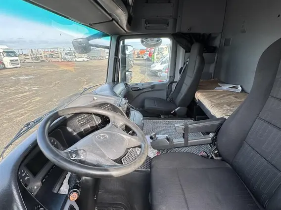 Седельный тягач Mercedes-Benz Actros 2017 года б/у фото 7
