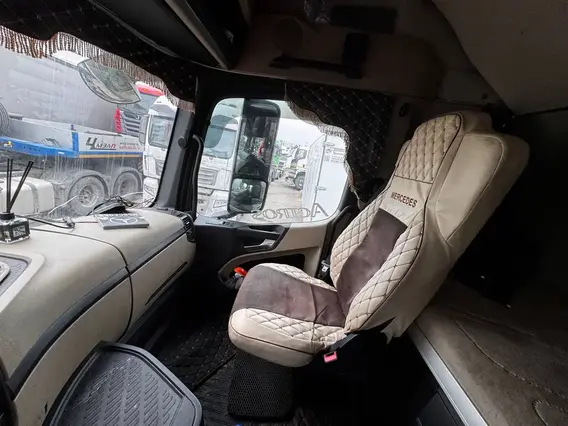 Седельный тягач Mercedes-Benz Actros 2018 года б/у фото 8
