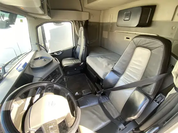 Седельный тягач Volvo FH 2018 года б/у фото 8