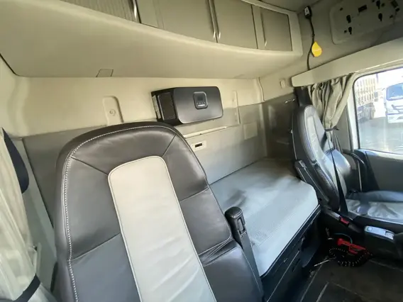 Седельный тягач Volvo FH 2018 года б/у фото 9