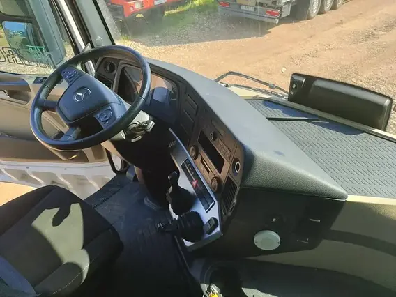Седельный тягач Mercedes-Benz Actros 2023 года б/у фото 6