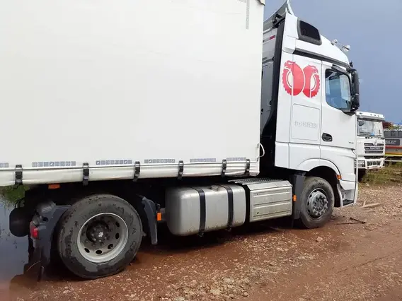 Седельный тягач Mercedes-Benz Actros 2023 года б/у фото 5