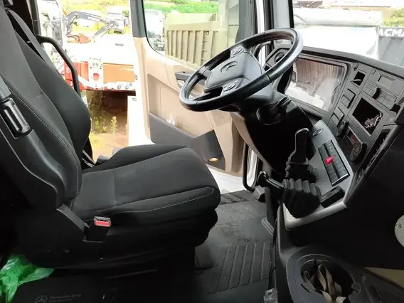 Седельный тягач Mercedes-Benz Actros 2023 года б/у фото 6