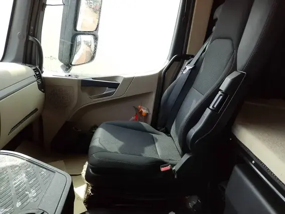 Седельный тягач Mercedes-Benz Actros 2023 года б/у фото 7