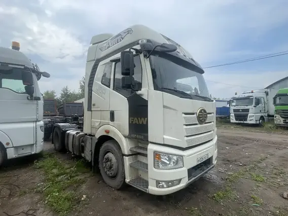 Седельный тягач FAW J7 2023 года б/у