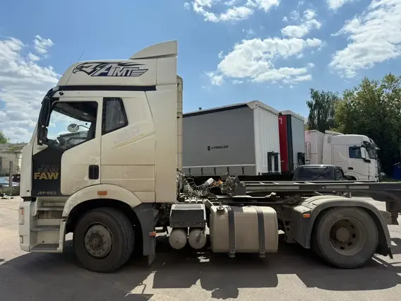 Седельный тягач FAW J7 2023 года б/у фото 5