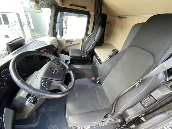 Седельный тягач Mercedes-Benz Actros 2024 года б/у фото 7