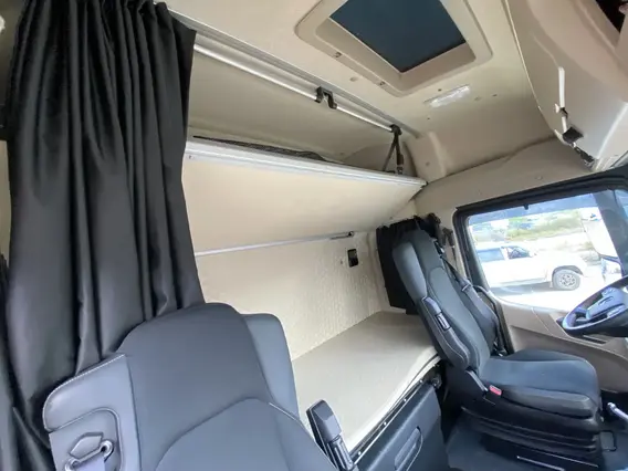 Седельный тягач Mercedes-Benz Actros 2024 года б/у фото 8