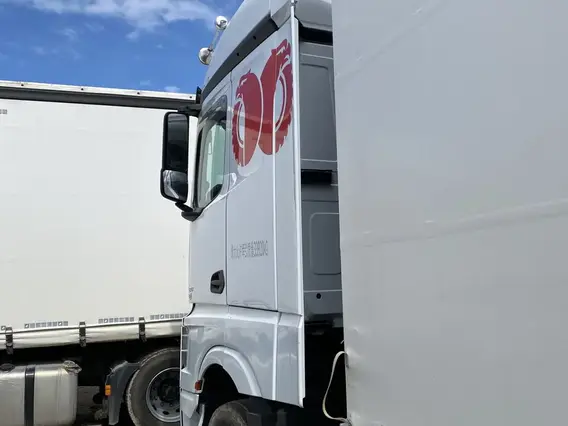 Седельный тягач Mercedes-Benz Actros 2023 года б/у фото 6