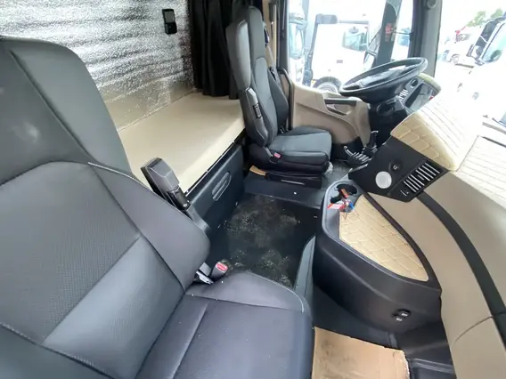 Седельный тягач Mercedes-Benz Actros 2023 года б/у фото 8