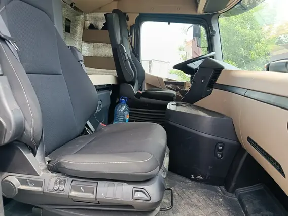 Седельный тягач Mercedes-Benz Actros 2024 года б/у фото 12