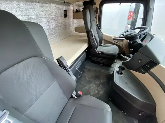 Седельный тягач Mercedes-Benz Actros 2024 года б/у фото 8