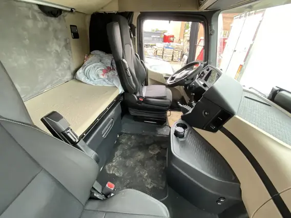 Седельный тягач Mercedes-Benz Actros 2024 года б/у фото 9