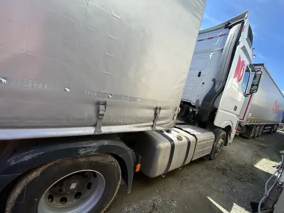 Седельный тягач Mercedes-Benz Actros 2023 года б/у фото 5