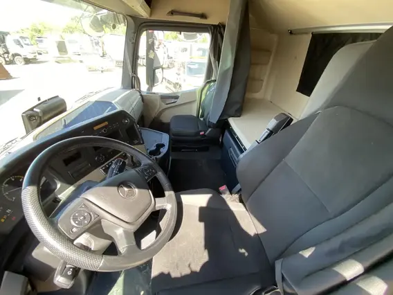 Седельный тягач Mercedes-Benz Actros 2024 года б/у фото 8