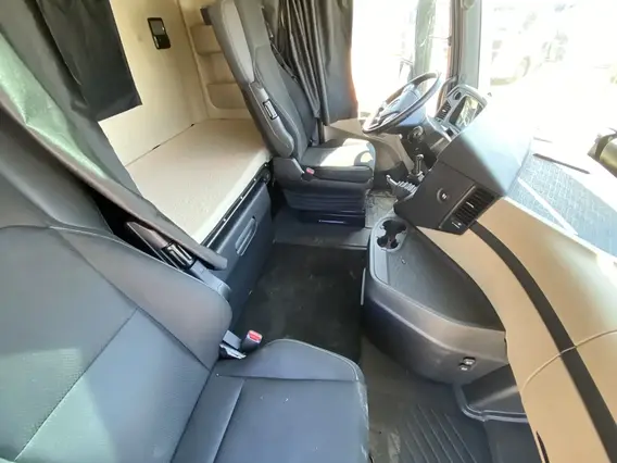 Седельный тягач Mercedes-Benz Actros 2024 года б/у фото 9