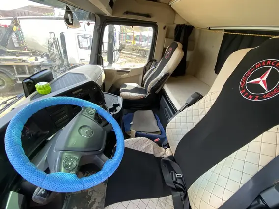 Седельный тягач Mercedes-Benz Actros 2023 года б/у фото 5