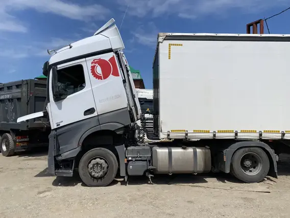 Седельный тягач Mercedes-Benz Actros 2023 года б/у фото 4