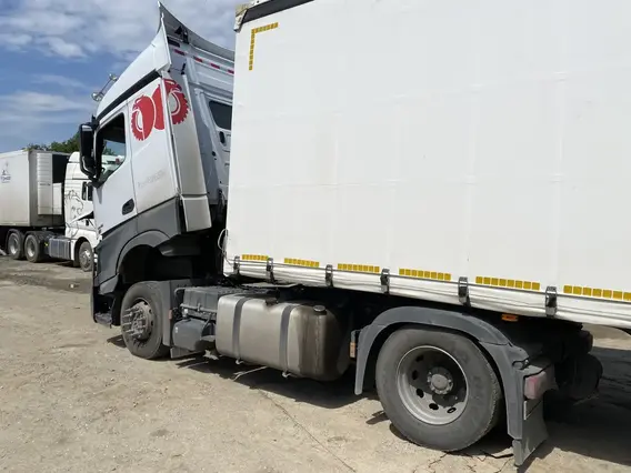 Седельный тягач Mercedes-Benz Actros 2023 года б/у фото 5