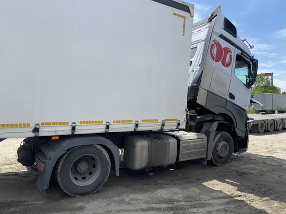 Седельный тягач Mercedes-Benz Actros 2023 года б/у фото 6