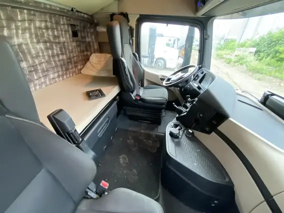 Седельный тягач Mercedes-Benz Actros 2023 года б/у фото 8