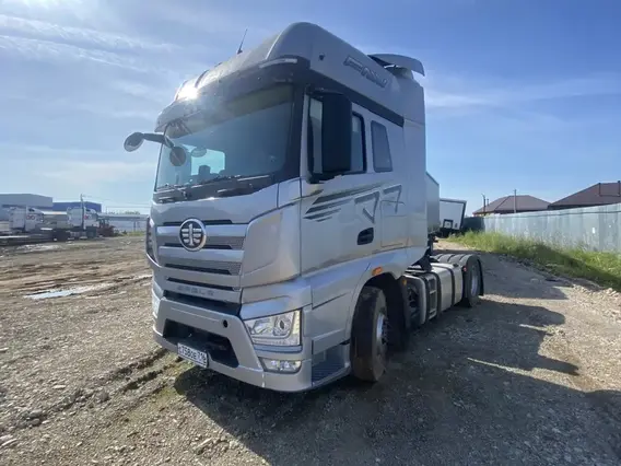 Седельный тягач FAW J7 2023 года б/у фото 2