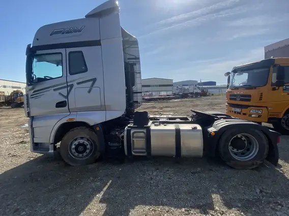 Седельный тягач FAW J7 2023 года б/у фото 8