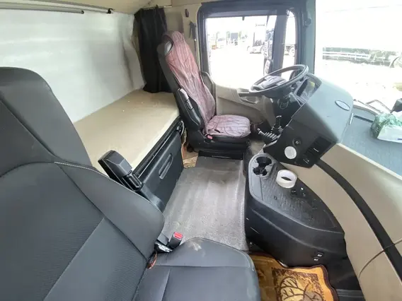 Седельный тягач Mercedes-Benz Actros 2023 года б/у фото 9