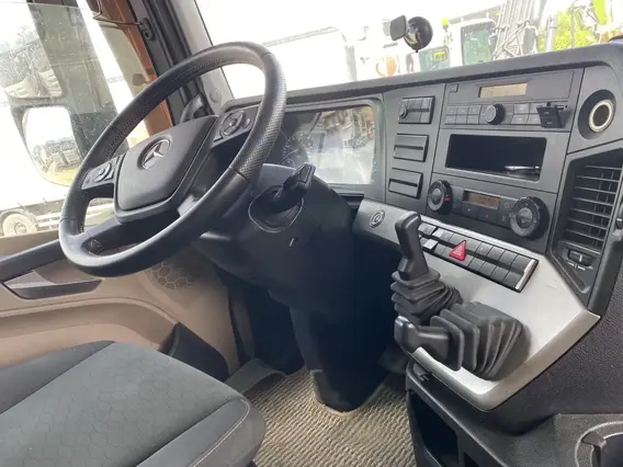 Седельный тягач Mercedes-Benz Actros 2024 года б/у фото 11