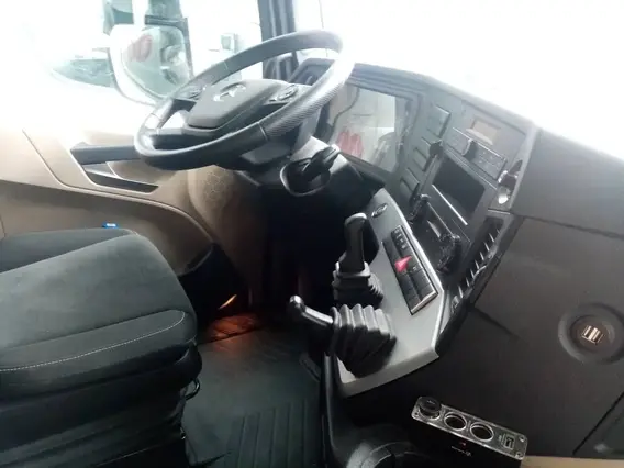 Седельный тягач Mercedes-Benz Actros 2024 года б/у фото 7
