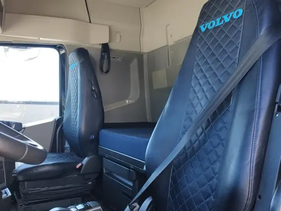 Седельный тягач Volvo FH 2023 года б/у фото 9