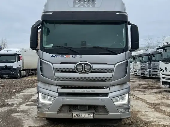 Седельный тягач FAW J7 2023 года б/у фото 2