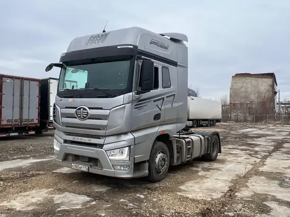 Седельный тягач FAW J7 2023 года б/у фото 3