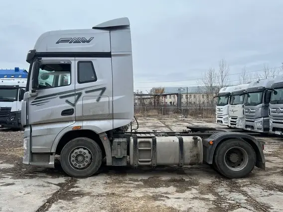 Седельный тягач FAW J7 2023 года б/у фото 4