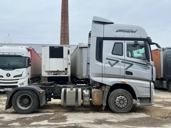 Седельный тягач FAW J7 2023 года б/у фото 8