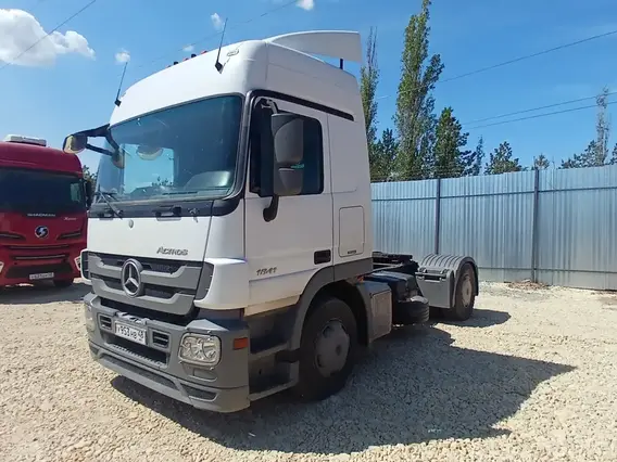 Седельный тягач Mercedes-Benz Actros 2017 года б/у фото 3